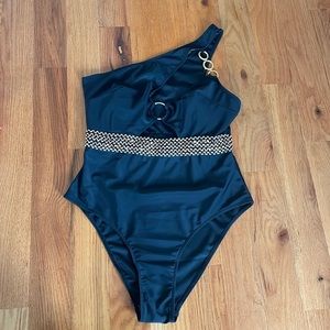 One-Shoulder Black One-Piece Swimsuit with Gold Ring and Waist Detail